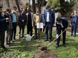 بمناسبت روز درختکاری:
آئین کاشت نهال توسط فرماندار ری برای اولین بار در یک محوطه تاریخی برگزار شد