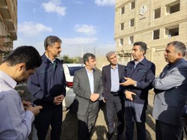 بررسی مشکلات تأمین برق شهرک گلستان شهر قیامدشت با حضور فرماندار ویژه شهرستان ری و مدیرعامل برق تهران